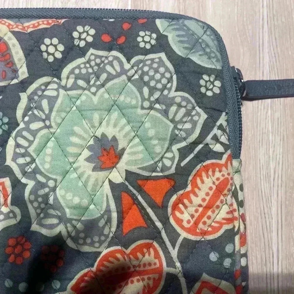 Vera Bradley NOMADIC FLORAL Tablet Sleeve iPad Zip Laptop Cover 14”W and 11”H - Picture 2 of 6